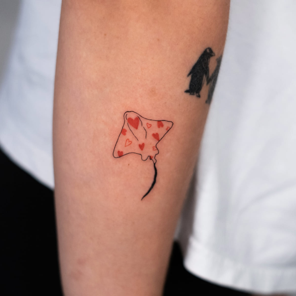 Stingray patterned with red hearts, fine line tattoo