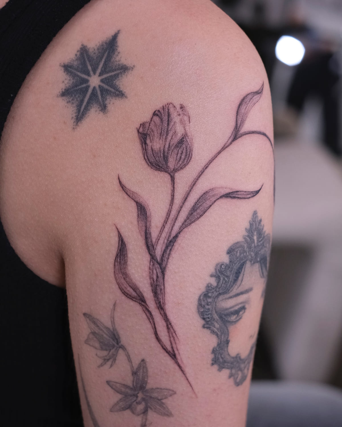 Tulips wrapping the upper arm, another view