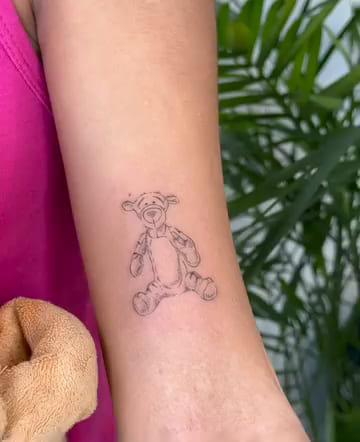 Vintage teddy bear in fine line, fine line tattoo