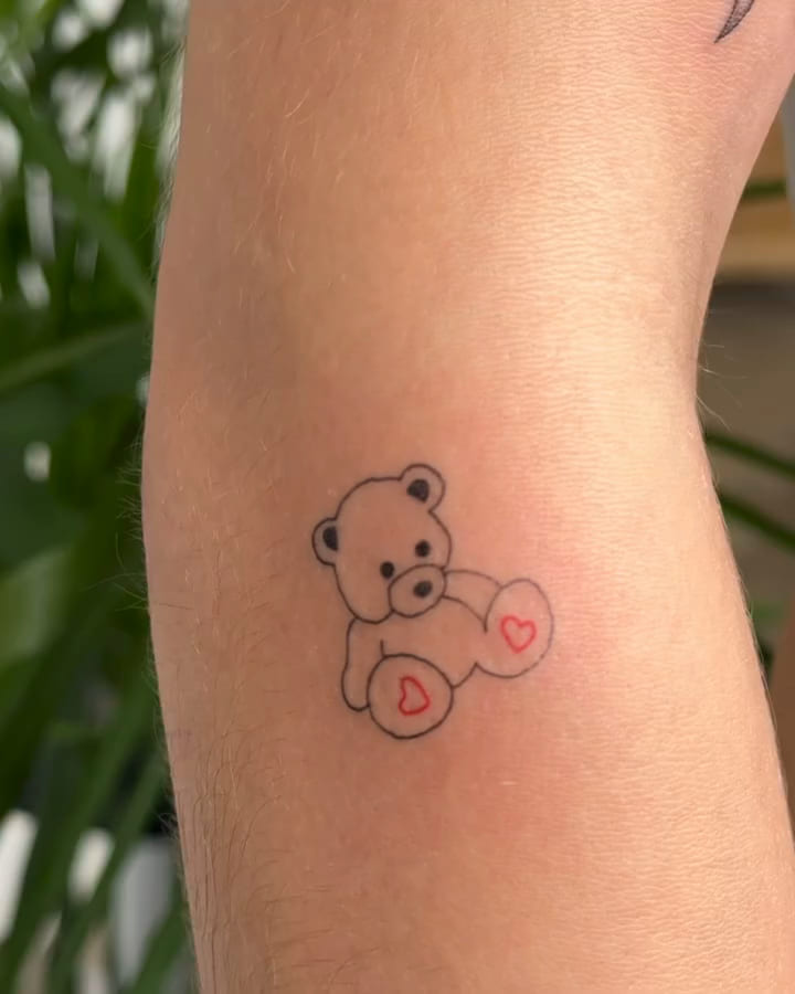 Long ribbon bow, fine line tattoo