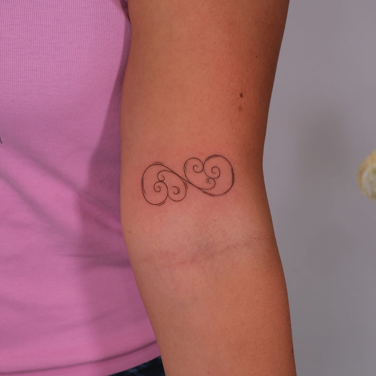 Double swirl ornament, fine line tattoo