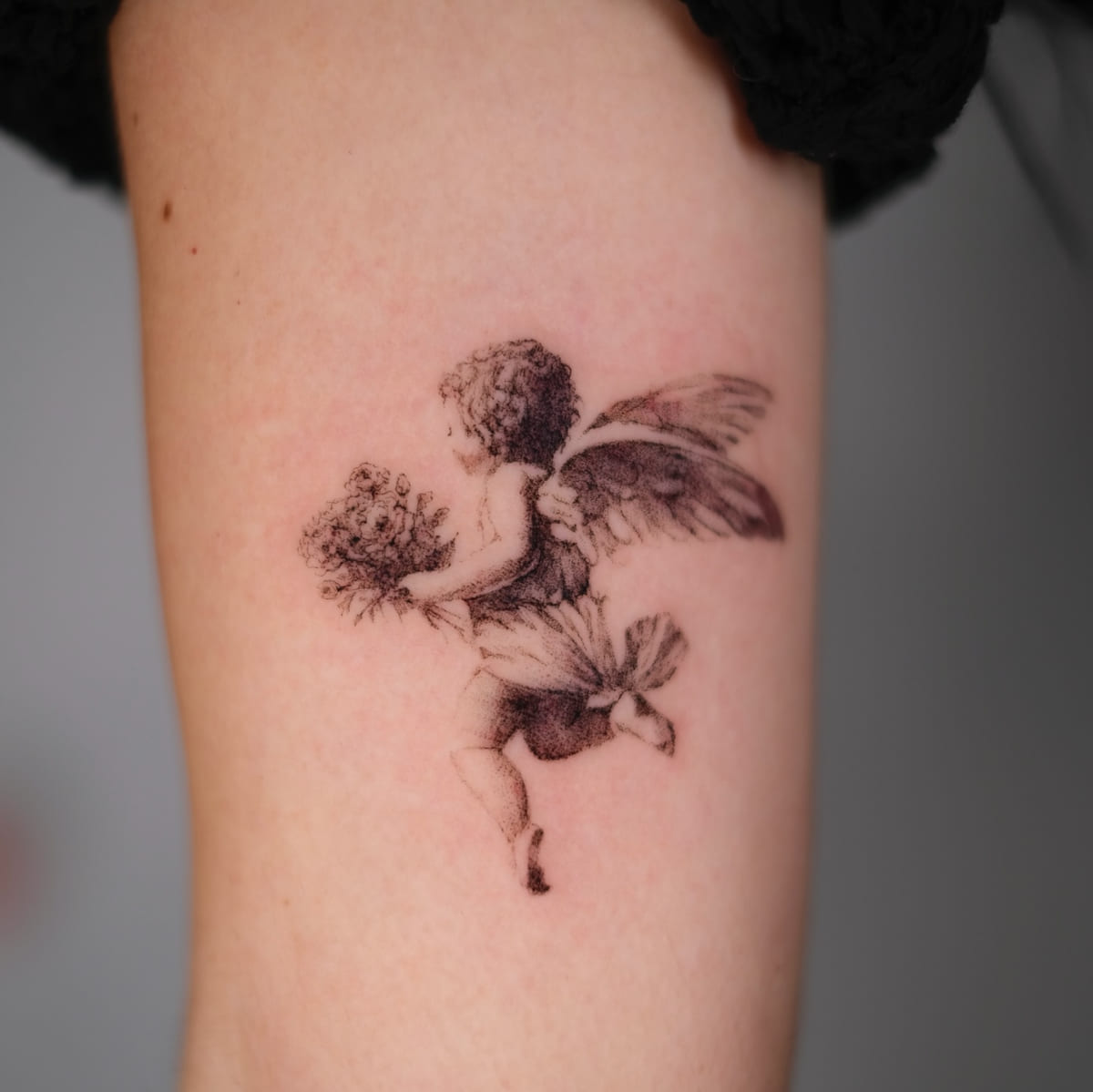 Cherub carrying a bouquet, micro realism, another view