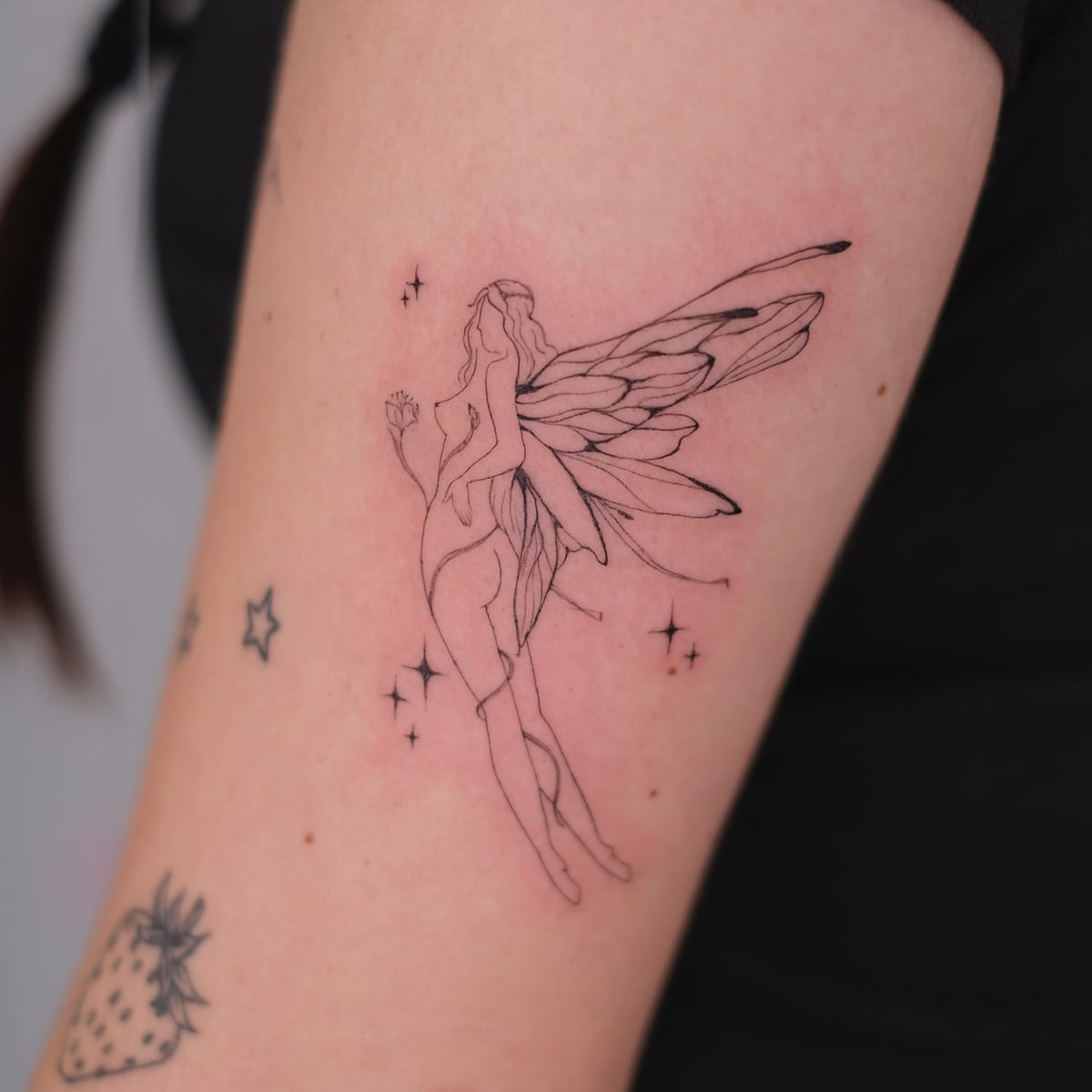 Fairy with long wings among sparkles, another view